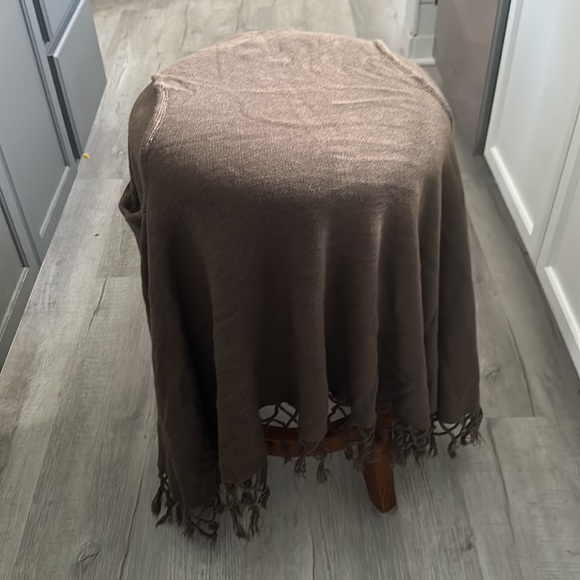 LOOK Shawl, two arm holes, wrap around - Picture 9 of 9